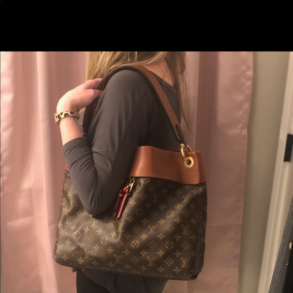 Louis Vuitton Tuileries Hobo - Picture 3 of 16
